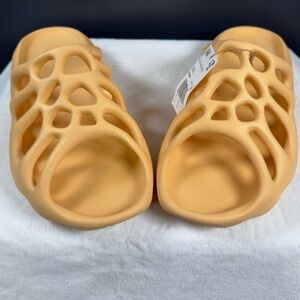 Yeezy 450 Slide ‘Cream’ | Size 12 | VNDS